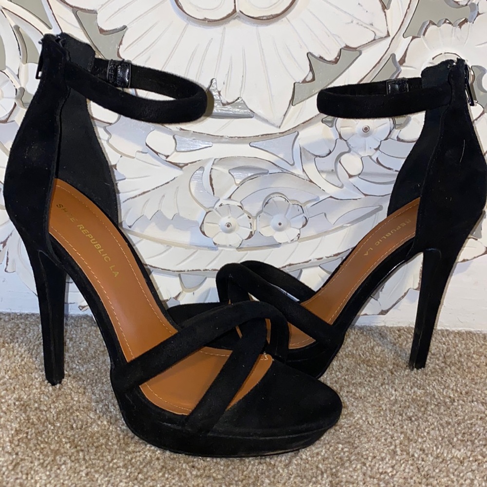 🎉🖤HOST PICK 🥳🖤Black strap heels